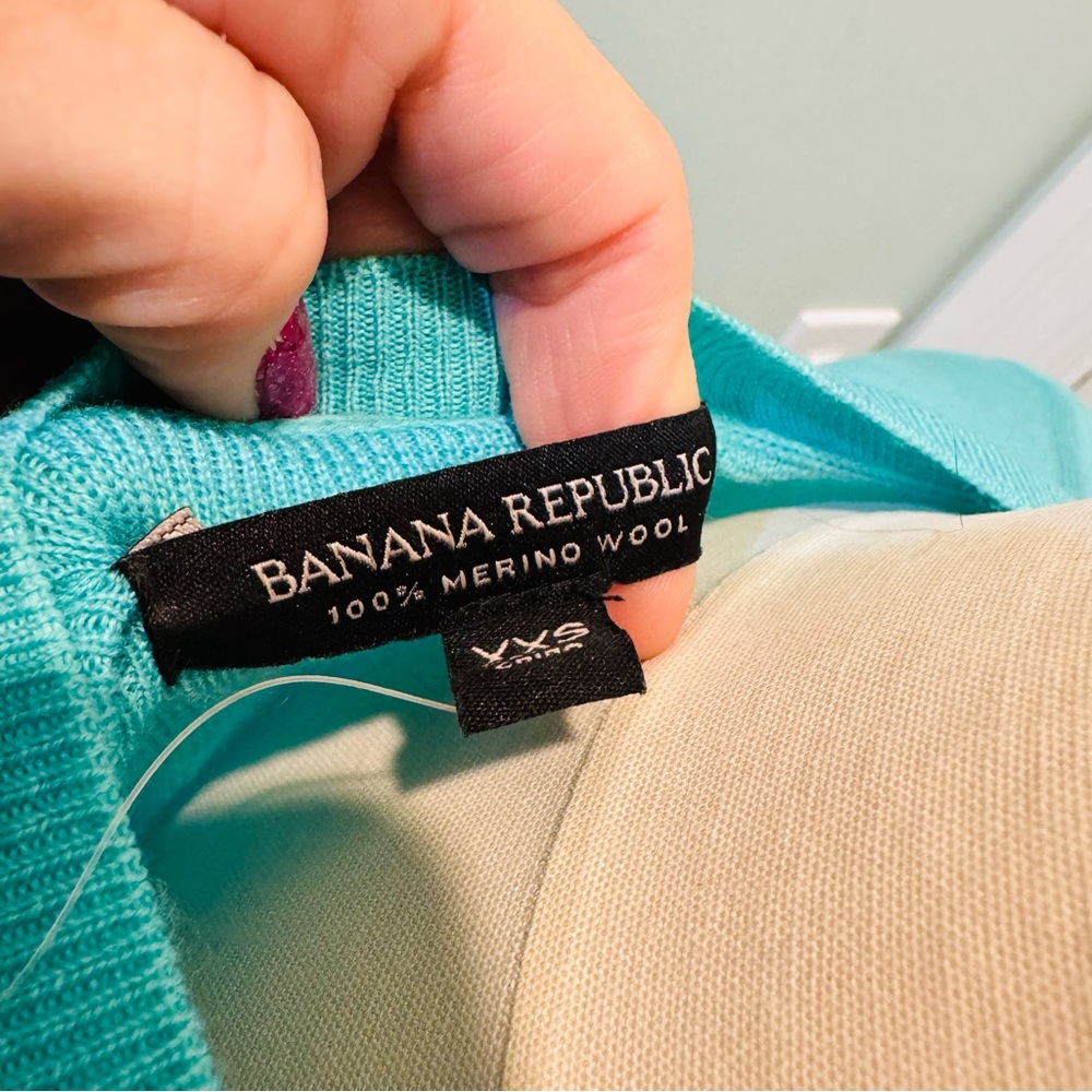 Banana Republic Brand New with tags Turquoise V-Neck Merino Wool Sweater - Picture 7 of 10